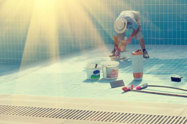 Remise à neuf durable de vos revêtements de piscine actuels.